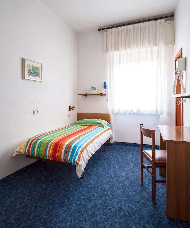 Albergo Villa Mimosa Torbole Sul Garda Rum bild