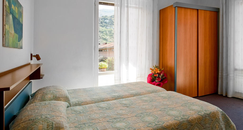 Albergo Villa Mimosa Torbole Sul Garda Rum bild